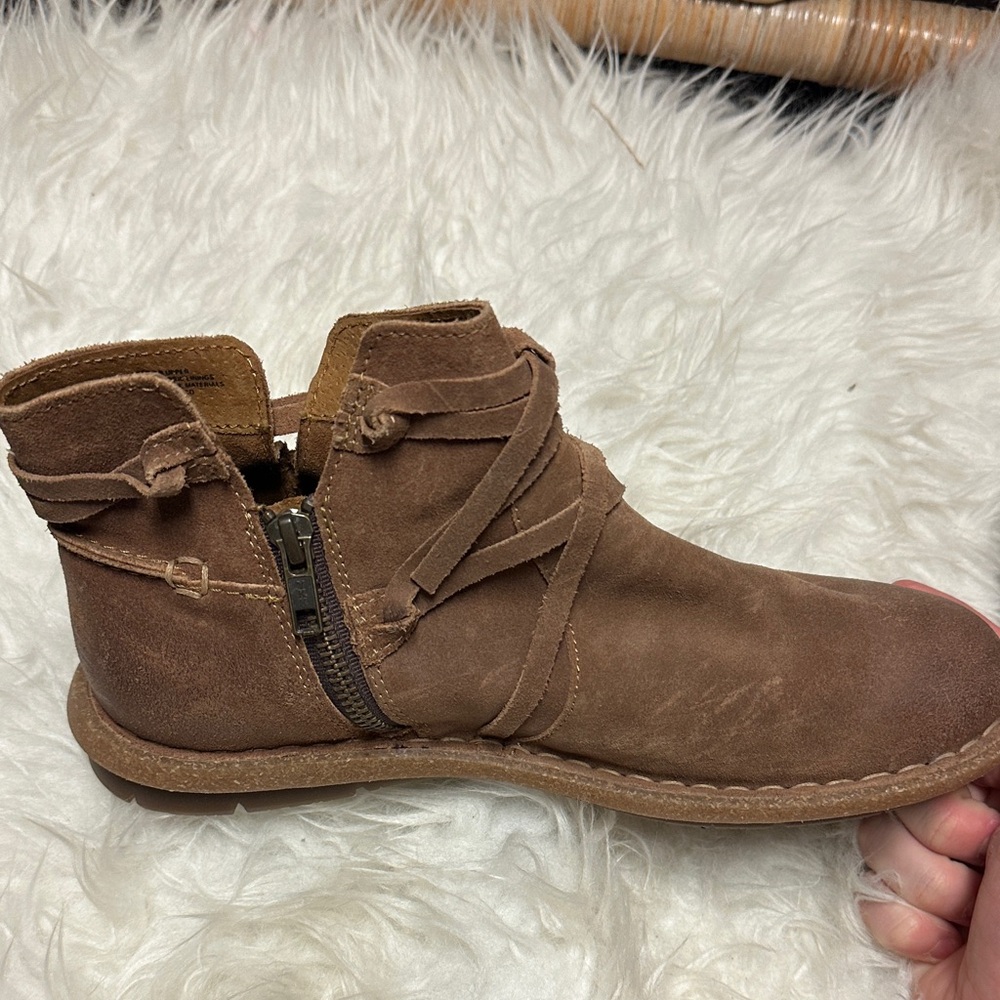 Born Tarklin Booties - Like new - Picture 6 of 9
